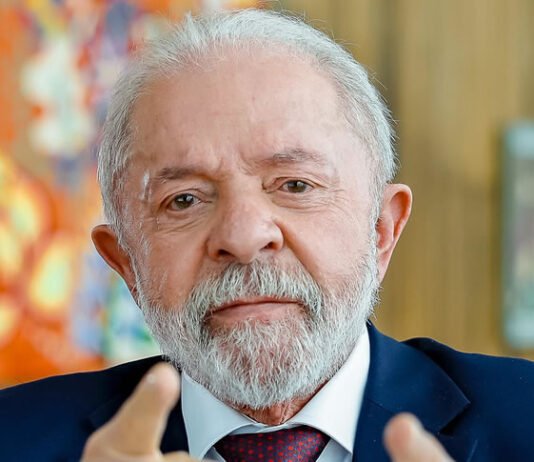 Lula anuncia que vai cobrar impostos de empresas americanas como WhatsApp e Instagram: ‘A gente vai julgar e cobrar’