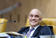 Moraes afirma que Eduardo Bolsonaro tenta interferir em ação penal da trama golpista