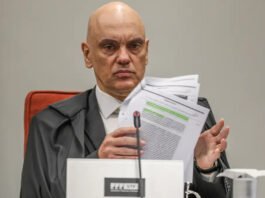 Moraes repreende advogado de ex-assessor de Bolsonaro
