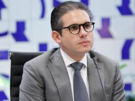 Tarifaço de Trump: Câmara está à disposição para defender setor produtivo e empregos, diz Motta
