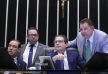 Aliados de Bolsonaro cancelam reunião de comissões na Câmara na Câmara após veto de Hugo Motta