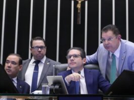 Aliados de Bolsonaro cancelam reunião de comissões na Câmara na Câmara após veto de Hugo Motta