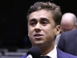 Em meio a briga com filhos de Bolsonaro, Nikolas Ferreira procura Flávio e alega ser vítima de uma perseguição