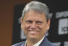 Filho de Bolsonaro atacou governadores bolsonaristas e apontou desprezo ao ex-presidente: ‘Estão te enganando’, afimra
