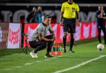 Carpini vê vexame do Vitória em queda no Nordestão, mas confia no trabalho: ‘Eu não jogo a toalha’