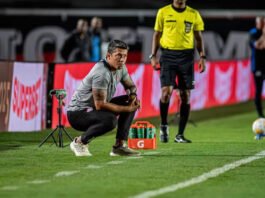 Carpini vê vexame do Vitória em queda no Nordestão, mas confia no trabalho: ‘Eu não jogo a toalha’