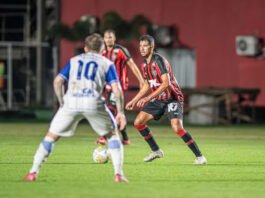 Com falha de Arcanjo, Vitória é eliminado pelo Confiança em pleno Barradão na Copa do Nordeste