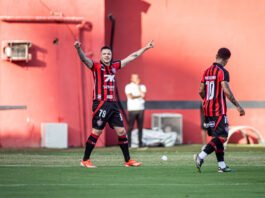 Vitória mostra força defensiva, vence o Bragantino e deixa o Z-4; Leão superou o Massa Bruta por 1 a 0