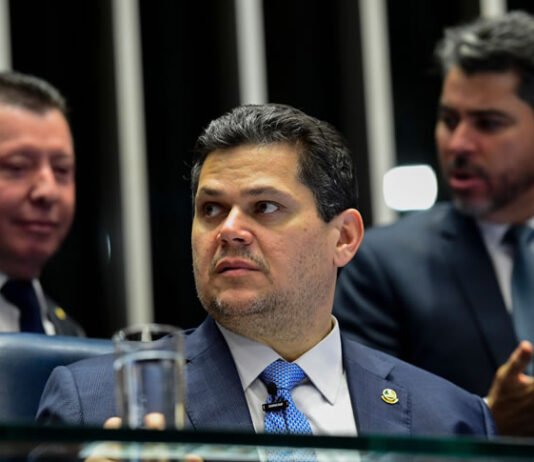 Alcolumbre culpa governo por derrota e vai deixar CPMI do INSS seguir normalmente, dizem aliados