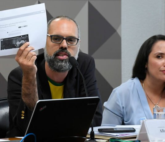 PF indicia Allan dos Santos por crimes de injúria, desobediência e incitação ao crime
