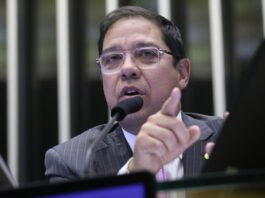 Vice-presidente da Câmara diz que vai pautar anistia na ausência de Motta
