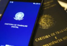 Brasil cria 129,7 mil vagas formais em julho