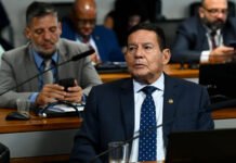 “Bolsonaro não é ameaça para nada nem foi condenado por nada”, dispara Mourão sobre prisão domiciliar