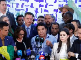 Oposição protesta contra prisão de Bolsonaro, anuncia obstrução no Congresso, defende anistia e fim do foro privilegiado