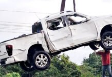 Em Muniz Ferreira: Carro é retirado de rio em trecho da BA-046 no distrito do Onha; motorista do veículo perdeu controle da direção, mas não teve ferimentos