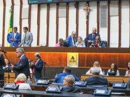 Alba aprova novo empréstimo bilionário e reajuste dos servidores: A sessão teve protestos da bancada de oposição; veja