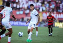 Na Ilha do Retiro, Bahia não sai do 0x0 com o Sport e já vê posição no G4 do Brasileirão ameaçada