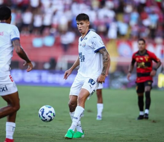 Na Ilha do Retiro, Bahia não sai do 0x0 com o Sport e já vê posição no G4 do Brasileirão ameaçada