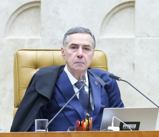 Barroso defende Moraes e diz que STF conseguiu evitar grave ‘erosão democrática’