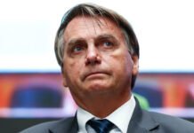 Rígidas regras: Primeiras 24h da prisão domiciliar de Bolsonaro teve protestos e visita de senador ao ex-presidente; veja