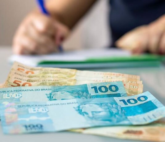 Pagamentos do Bolsa Família e Auxílio Gás começam nesta segunda-feira (18) referentes ao mês de agosto; veja mais