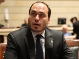 Carlos culpa Cid por condenação do pai; aliados do militar rebatem: Bolsonaro colocou todo mundo nessa confusão