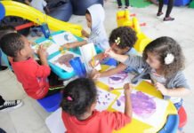 Mais de 2 milhões de crianças estão fora da creche por dificuldade de acesso; famílias mais pobres sofrem para conseguir vaga
