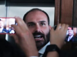 Eduardo Bolsonaro sugeriu que o Brasil abandonesse Pix e adote sistema dos EUA para facilitar negociações