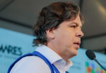 Ministro fala em levar conexão e redes de internet de qualidade para cidades da Bahia por fibras ópticas e satélites; veja