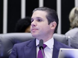 Ao defender projeto, Motta diz que ‘adultização’ é tema que saiu das telas e ganhou ruas e o Congresso