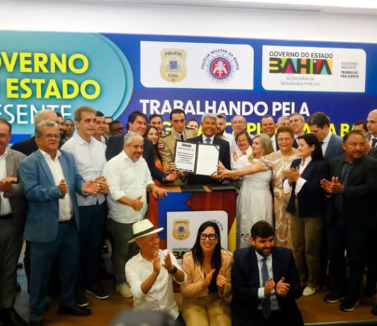 Governador assina projetos de lei que propõem reestruturação na segurança pública na Bahia
