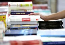 Professores e gestores devem escolher livros didáticos do ensino médio entre 25 de agosto e 5 de setembro