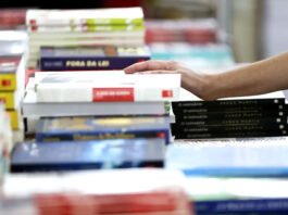 Professores e gestores devem escolher livros didáticos do ensino médio entre 25 de agosto e 5 de setembro