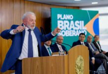 Quaest: 55% acham que Bolsonaro está agindo mal no tarifaço; 46%, que Lula age mal