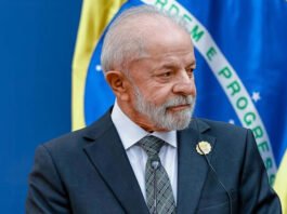 Em conversa com Trump, Lula pede retirada do tarifaço e reabre negociação