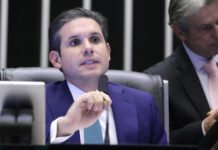 Motta decide marcar para semana que vem projeto contra ‘adultização’ de crianças pelas redes sociais