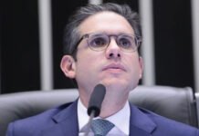 Presidente da Câmara faz aceno ao STF ao comentar prisão de Jair Bolsonaro e diz: ‘Decisão judicial deve ser cumprida’