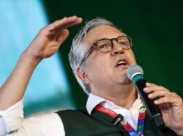 ‘Qual o risco de uma criança de 10 anos?’, questiona Alexandre Padilha após filha ter visto cancelado pelos EUA