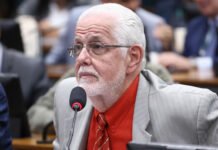 Deputado baiano aciona a PGR e acusa Bolsonaro de crime contra a soberania por passar informação a Trump; confira