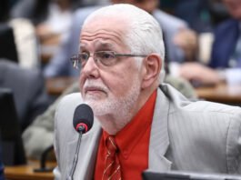 Deputado baiano aciona a PGR e acusa Bolsonaro de crime contra a soberania por passar informação a Trump; confira