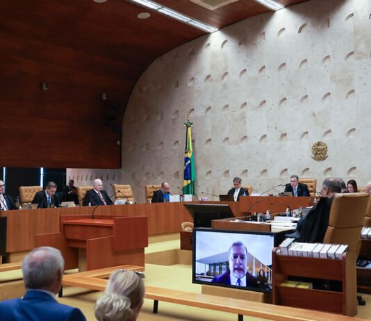 STF forma maioria, rejeita recurso de Robinho e mantém ex-jogador preso