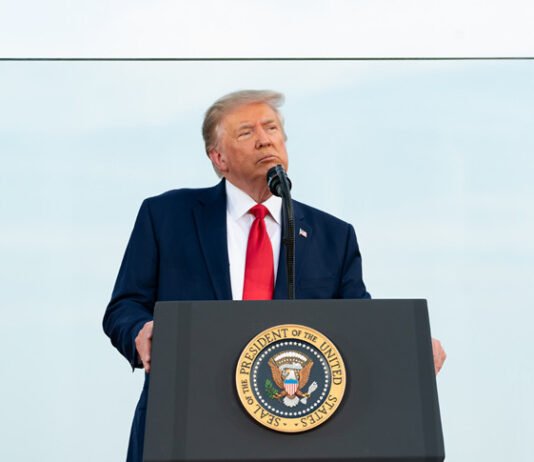 Donald Trump é declarado ‘persona non grata’ por vereadores de cidade brasileira