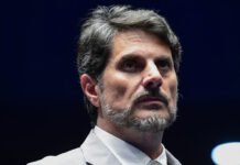 Marcos do Val mostrou tornozeleira nas redes e desafiou ministro Alexandre de Moraes: ‘Vai comprar essa briga?’; veja