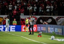 Fábio Carille elogia o Vitória, lamenta empate com o Palmeiras e explica Romarinho ainda sem estrear