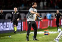 Técnico Rodrigo Chagas elogia mental do Vitória e revela problemas na vida pessoal e diz: ‘Quis até parar’