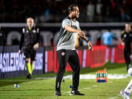 Técnico Rodrigo Chagas elogia mental do Vitória e revela problemas na vida pessoal e diz: ‘Quis até parar’