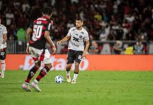 Análise: Vitória foi um completo desastre em uma noite de marcas negativas em jogo contra o Flamengo