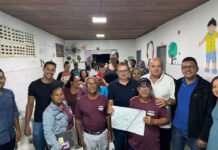 Em reunião com moradores, Prefeito Ednaldo apresenta projeto de pavimentação completa das ruas da Touquinha