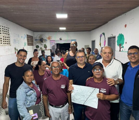 Em reunião com moradores, Prefeito Ednaldo apresenta projeto de pavimentação completa das ruas da Touquinha