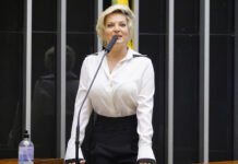 Joice Hasselmann diz que foi espancada por alguém da família Bolsonaro; saiba tudo